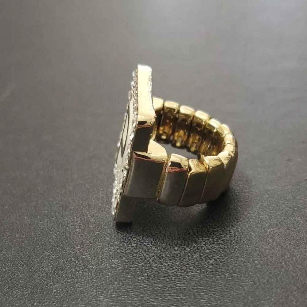 Letter P stretch ring
